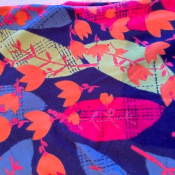 1248 LuLaRoe Leggings Size OS Purple Pink Leaf Print New - Picture 3 of 4